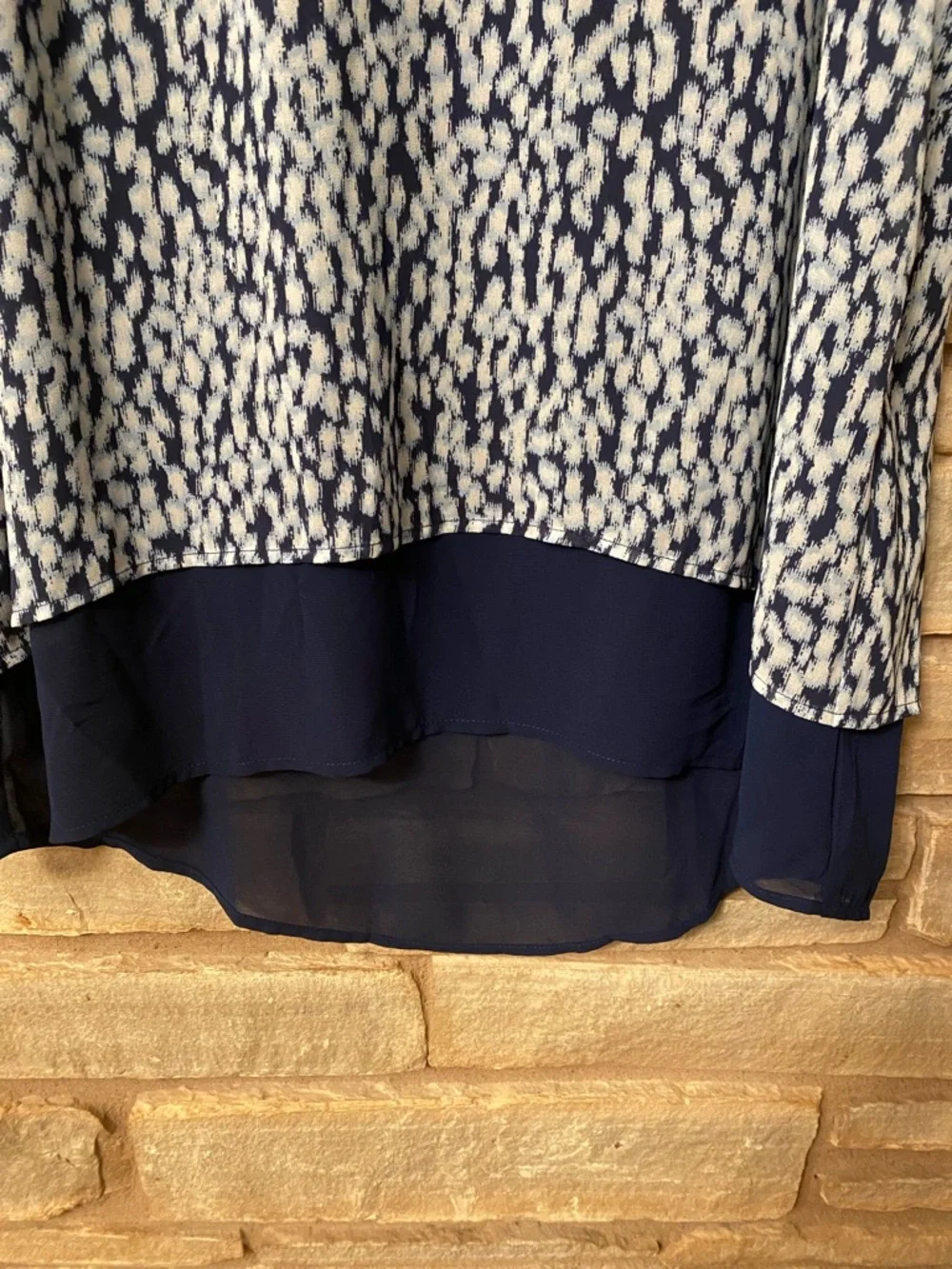 $98 Michael Kors Women's Blue
Printed Split-Back Sleeveless Blouse
Top Size XL - Picture 4 of 7
